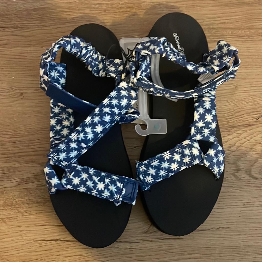 Universal Threads Platform Sandals